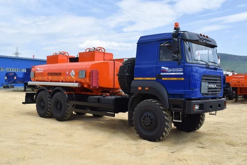 轻油罐车 UZST02 6619A-16