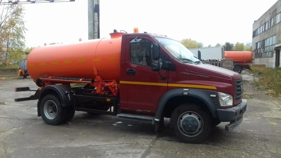 Technical Liquid Tank Truck LKT-ACV on Gazon NEXT C41R13