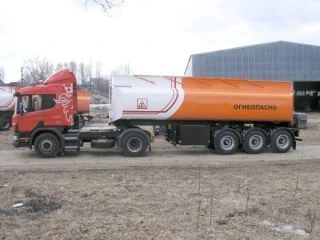 Three-Axle Tank Semi-Trailer for Transporting Petroleum Products Model 9639S