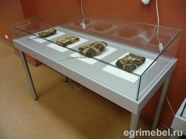 Horizontal Display Case VГ-1