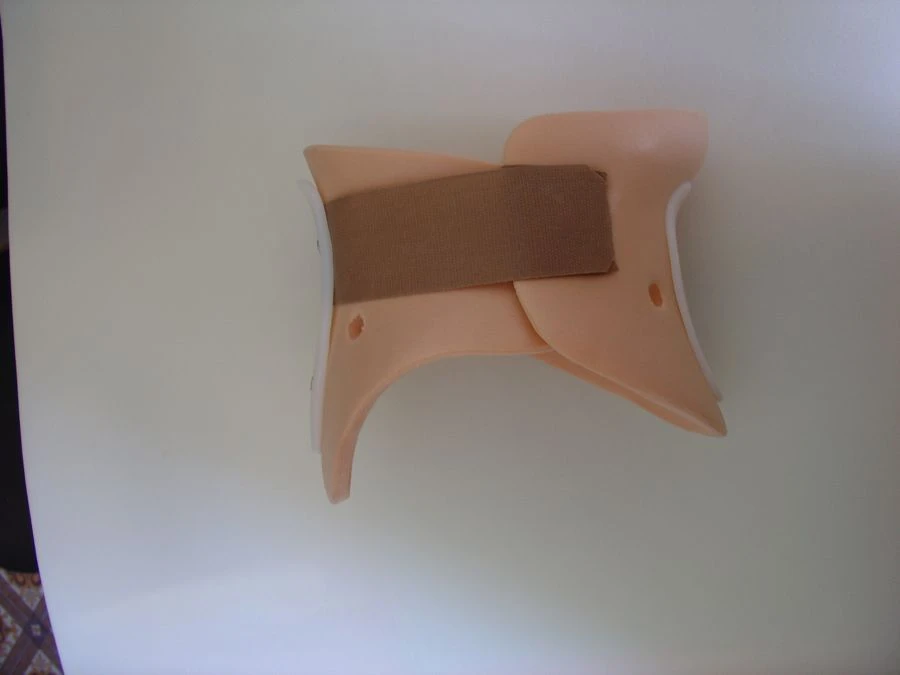 Semi-Rigid Head Holder for Cervical Spine Treatment