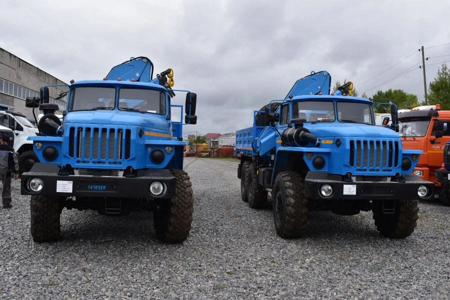 Special Cargo Truck on Ural 4320-18 Chassis - GIRD Model 5849H2