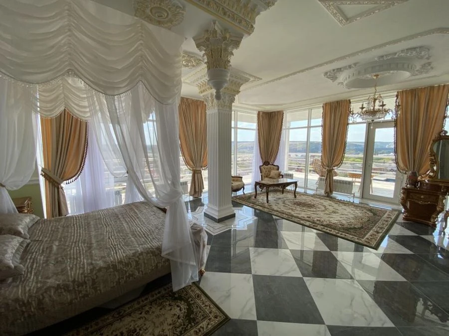 Decorative Curtains and Drapes with Synthetic Fibers