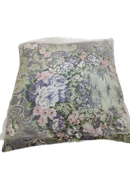 Cotton and Synthetic Blend Pillows with Down and Feather Filling