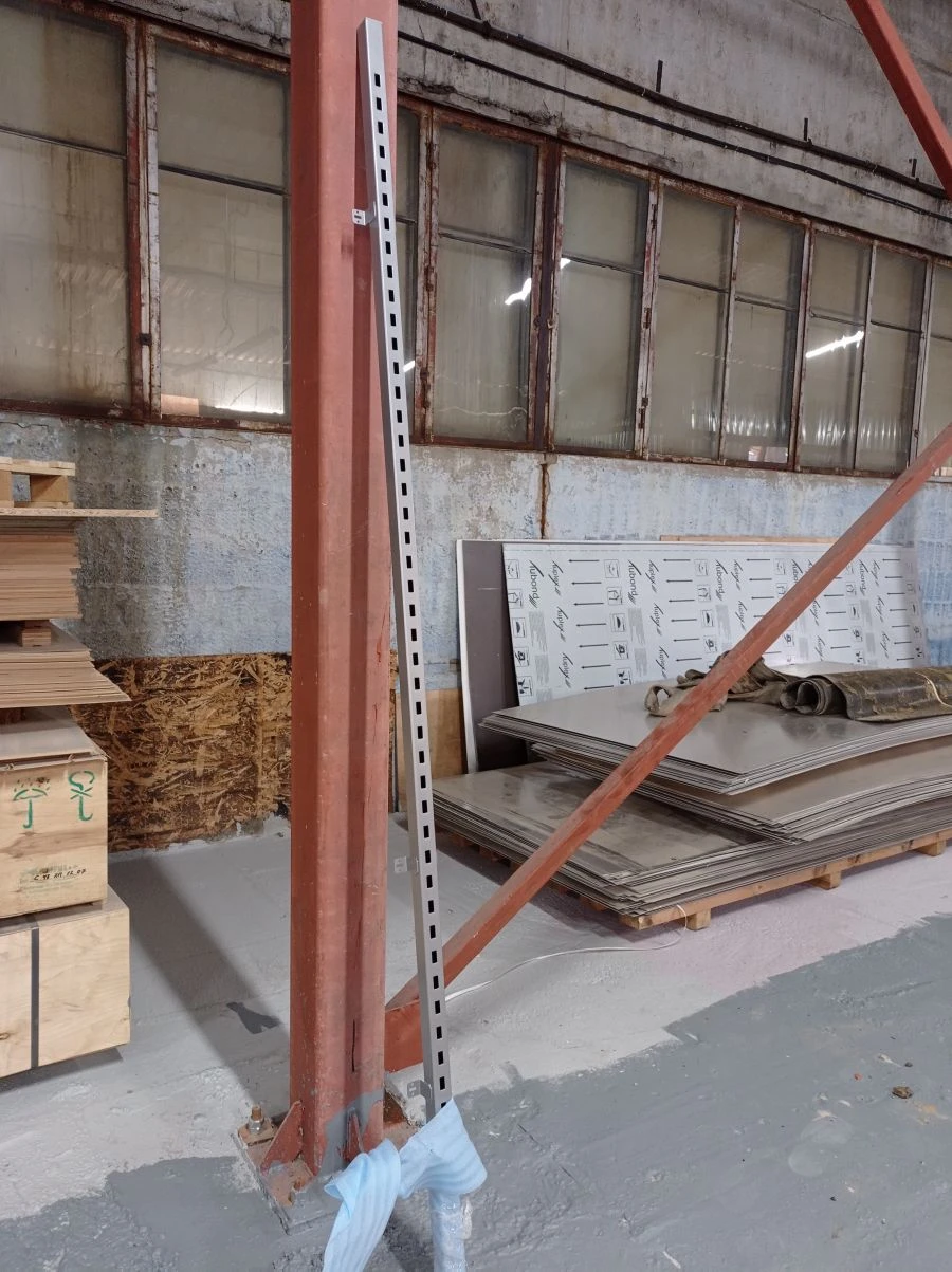 Wall-Mounted Rack Post 2600mm for Storage Systems