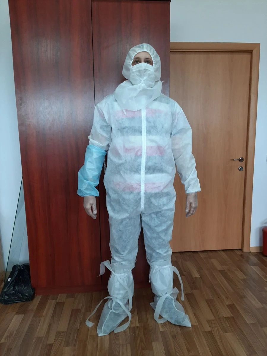 Non-Sterile Medical Clothing Set with Booties and Apron