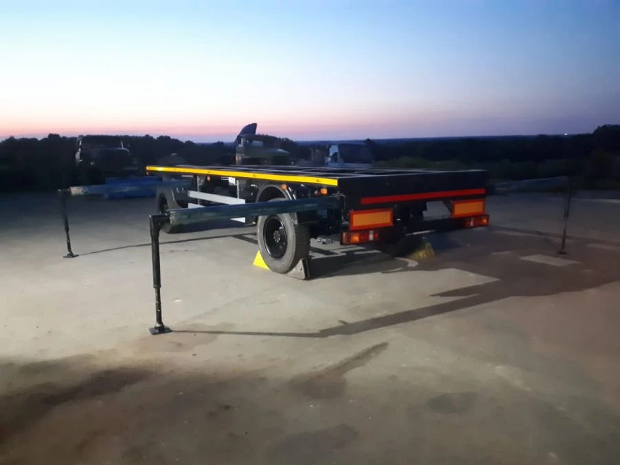 Heavy-Duty Trailer 83381E with Air or Leaf Spring Suspension