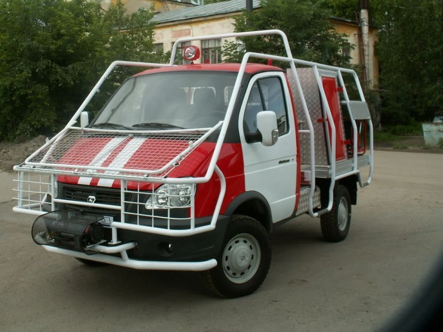 紧急救援服务和警用运输车辆 - GAZ-330252