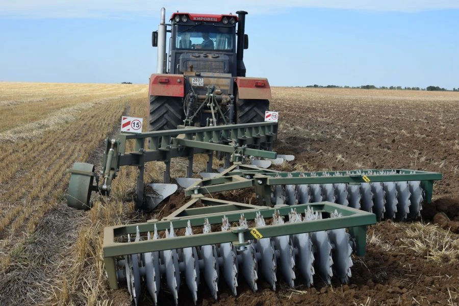 Universal Heavy-Duty Plow "Rusich" PNUU 8x40PK