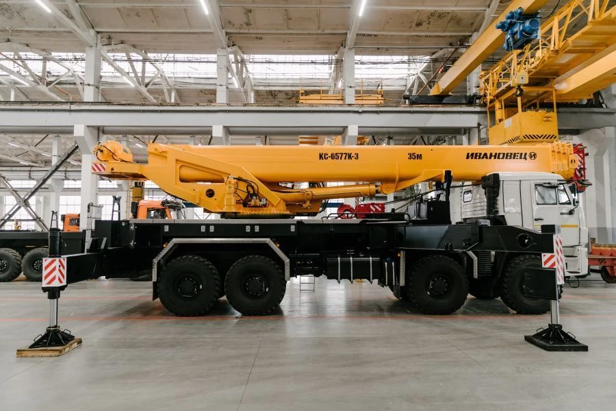 Mobile Crane KS-6577K-3 with U2.65.52.800 Cabin