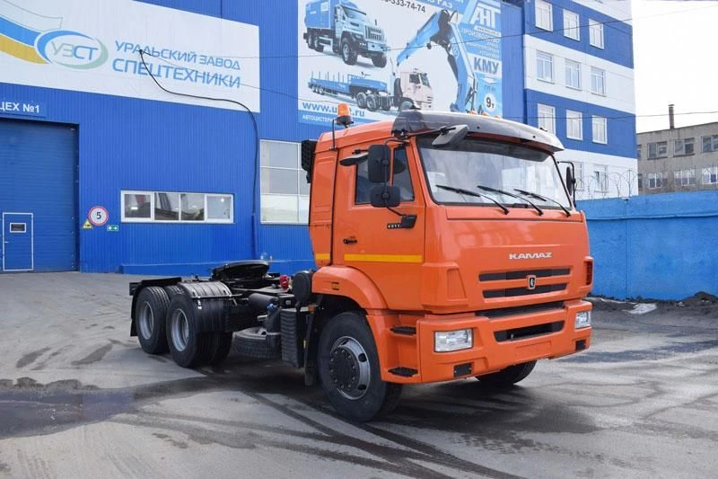 UZST04 Semi-Trailer Tractor for Towing Hazardous Cargo