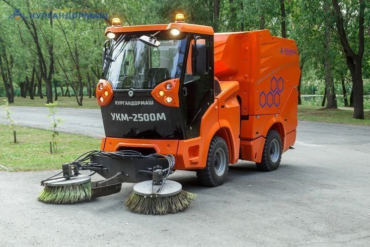 Универсальная коммунальная машина УКМ-2500М
