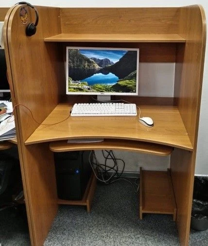 Call Center Workstation with Partitions