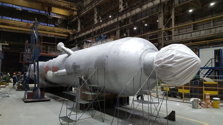 Hydrogen Isodeparaffinization Reactor R-2