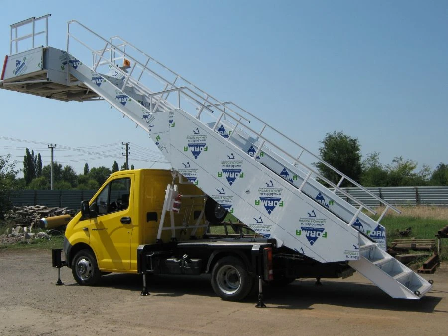 Telescopic Self-Propelled Ramp TTS-4100