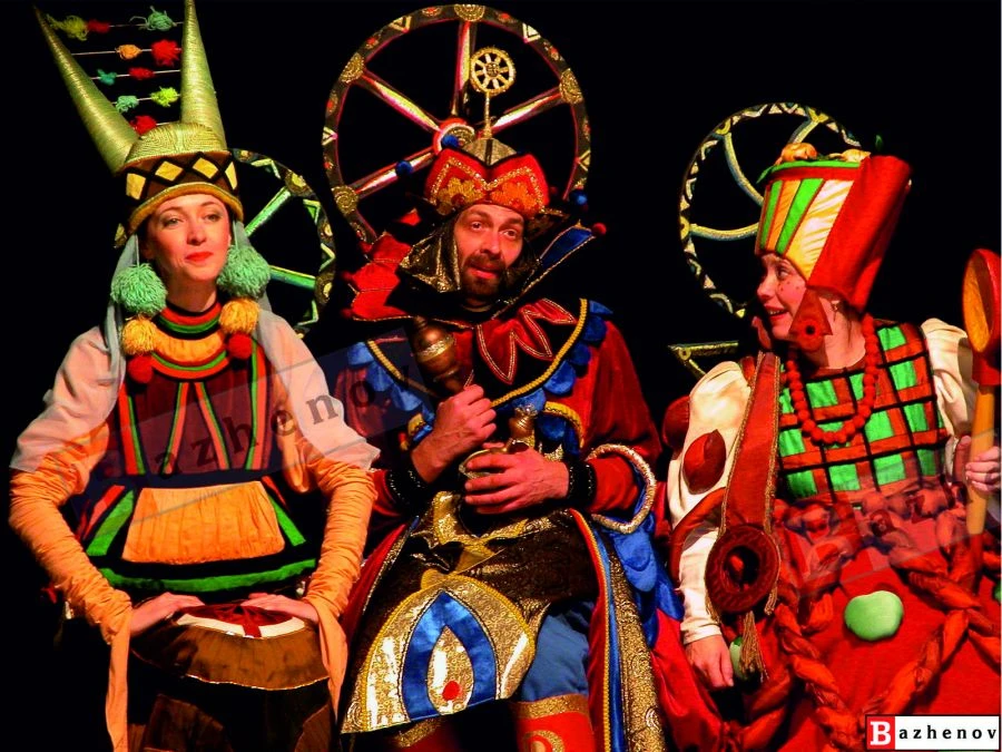 Theatrical Costumes for Stage Performance - Model 00018