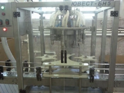 Automatic PET Bottle Filling Line for Up to 1200 Bottles/Hour, Model YUVEST-BN-5; YUVEST-D; YUVEST-0.5D