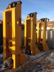 Stationary Jacking System for Lifting Locomotive Bodies and Railcars UDS