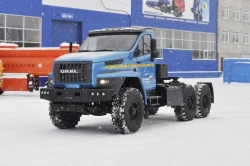 UZST Heavy-Duty Tractor for Semi-Trailers, Model UZST01, Modification 174T-29