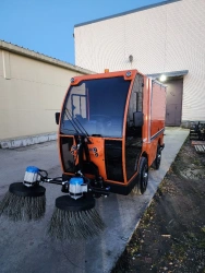 APIS Electric Municipal Vacuum Sweeper Vehicle