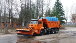 Universal Road Machine SDK-65115K Model 59367C on KAMAZ 65115-A5
