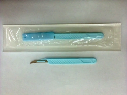 Disposable Surgical Scalpel with Plastic Handle Type 1 Blade No. 12