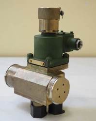 Pneumatic Four-Way Distribution Valve with Electromagnetic and Manual Drive