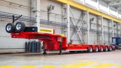 Specialized Low-Bed Semi-Trailer 98525 with Metal Platform