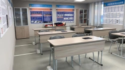 Student Desk for Writing and Study - Model UCH-2023