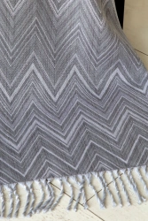 Zigzag Jacquard Blanket with Fringes