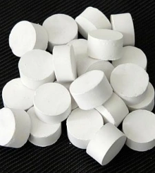 Niobium (V) Oxide for Thin-Film Optics