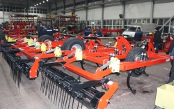 Chisel Plow "Chizelmaster-8400