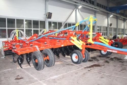 Agrator-Combi 9000 Pneumatic Disc Seeder