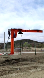 Cantilever Crane for Lifting and Material Handling