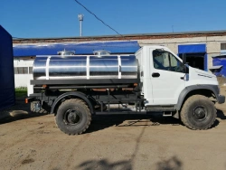 Food Liquid Transport Tank, Model 2790G-09 on GAZ Chassis