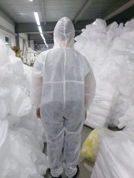 Disposable Non-Sterile Isolation Suit for Barrier Protection