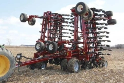 SALFORD 525 Seed Drill for Efficient Seed Planting