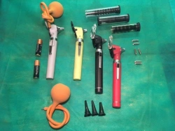 Fiber-Optic Otoscope with Sliding Loupe and Pneumatic Testing - Model ОрС-ВО-"Экомед" (Set ОСВп0)