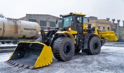 Kirovets K-708UDM Front-End Loader with Blade