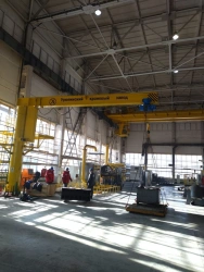 Electric Rotating Console Cranes with Load Capacity up to 16 Tons